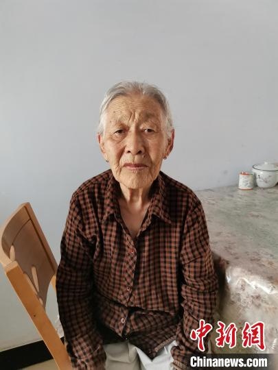 薩仁托婭拍攝的“草原母親”?！∷_仁托婭供圖