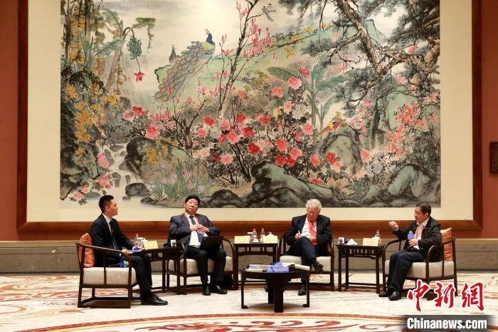 9月27日，尼山世界文明論壇在曲阜舉行，圖為該論壇的“高端訪談”活動?！×籂?攝