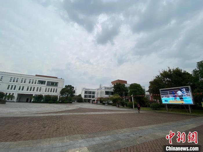 寧波市第二少年兒童業(yè)余體育學(xué)校?！×植?攝