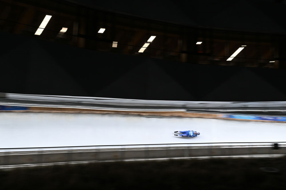 11月21日，美國選手馬茲德澤/泰爾迪曼在團體接力比賽中。新華社記者陳益宸攝