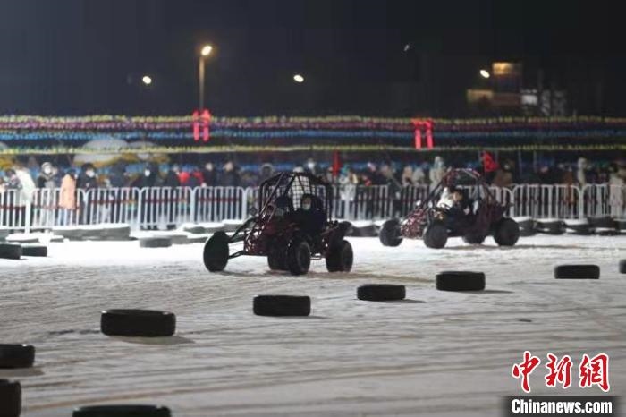 來吧，一起體驗雪地越野車的刺激吧?！∮诤Ｑ?攝