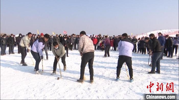 帕普孜球場(chǎng)，激烈角逐?！“统h融媒體中心供圖