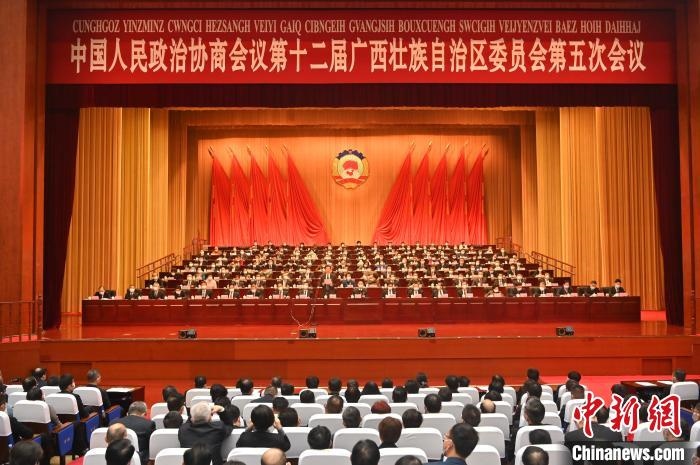 圖為大會(huì)閉幕?！∮峋?攝