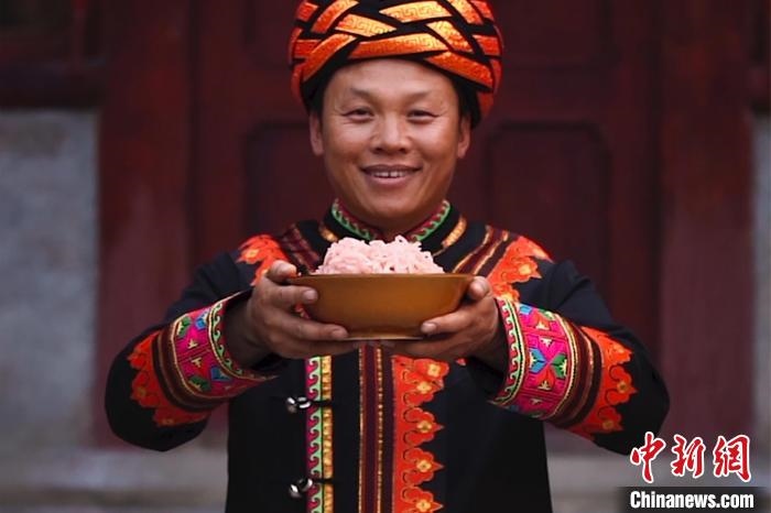 圖為“暢饗云宴”巧手年菜系列短視頻截圖?！『h(yuǎn)航 攝