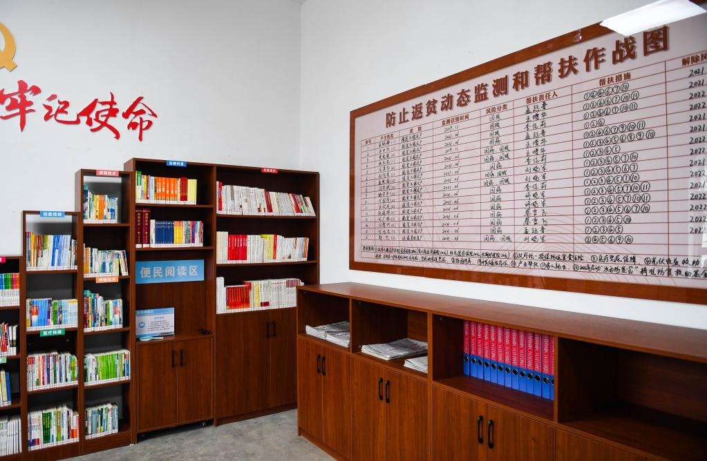 1月27日，段村村委會(huì)內(nèi)的防止返貧動(dòng)態(tài)監(jiān)測(cè)和幫扶作戰(zhàn)圖。新華社記者 柴婷 攝