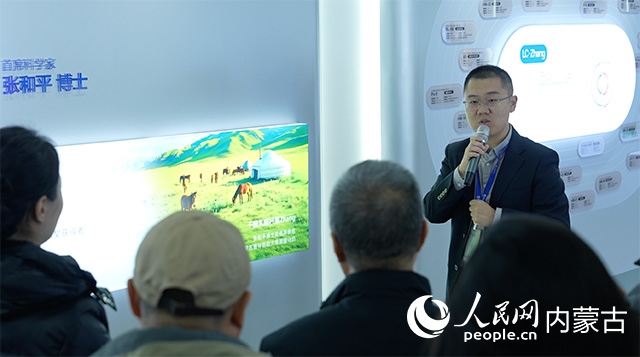 科拓生物工作人員講解乳酸菌產(chǎn)業(yè)的科技創(chuàng)新與產(chǎn)業(yè)發(fā)展。