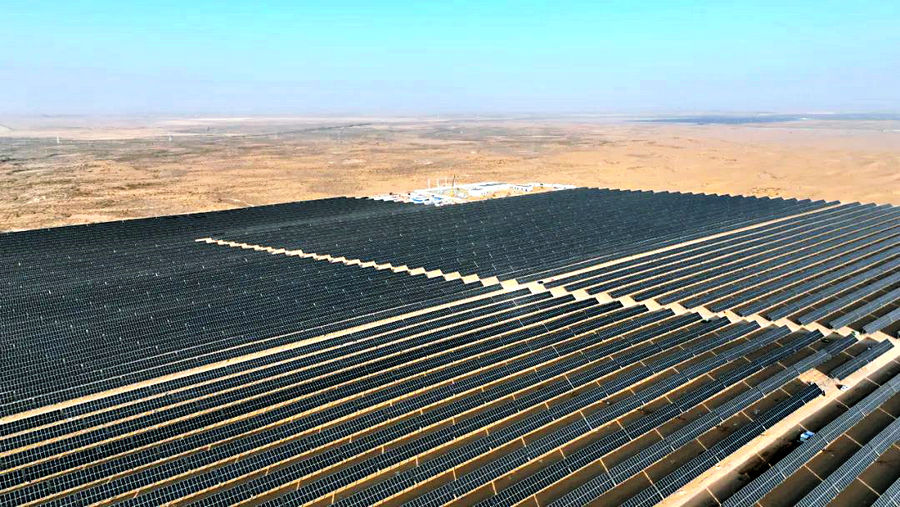 1743749816818980.jpg 磴口縣10萬(wàn)千瓦光伏+沙產(chǎn)業(yè)生態(tài)協(xié)同發(fā)展項(xiàng)目實(shí)現(xiàn)全容量并網(wǎng)發(fā)電.jpg