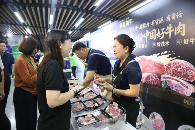 1751274071320027.jpg 簽約5.jpg