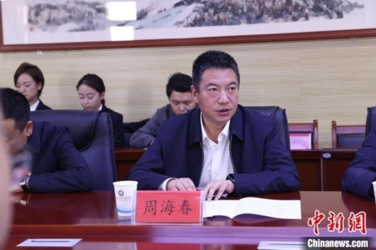 圖為西寧城市職業(yè)技術(shù)學(xué)院黨委書(shū)記周海春發(fā)言。青海省人民檢察院供圖
