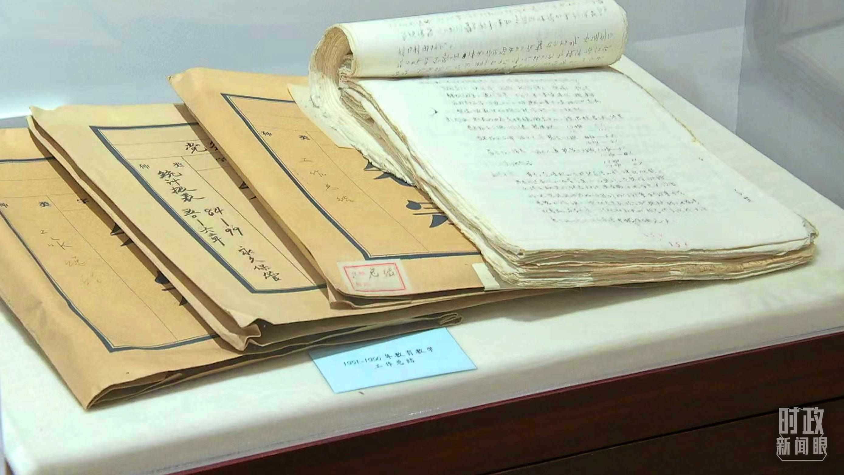 △校史館內(nèi)的教育教學工作總結(jié)展陳。（總臺央視記者金雨秋拍攝）