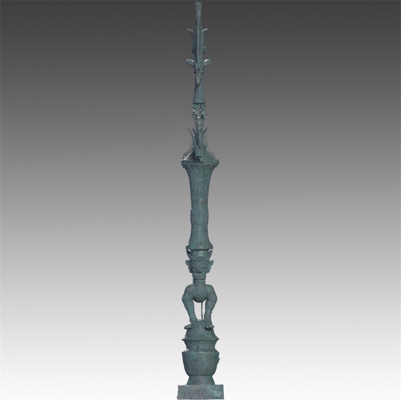 銅罍座倒立鳥(niǎo)足頂尊神像。四川省文物考古研究院供圖