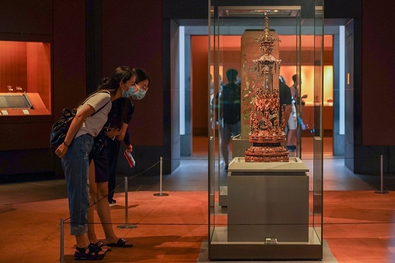 2020年7月24日，觀眾在蘇州博物館內(nèi)參觀。