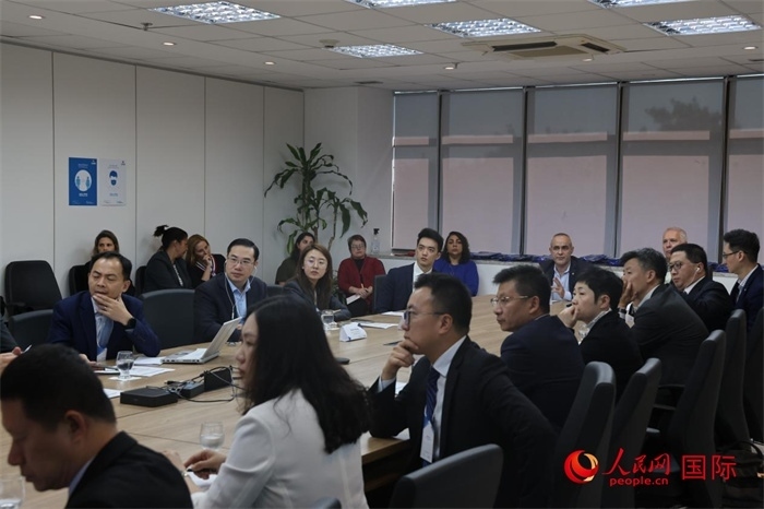 與會(huì)代表參與座談交流。（人民網(wǎng)記者 時(shí)元皓攝）