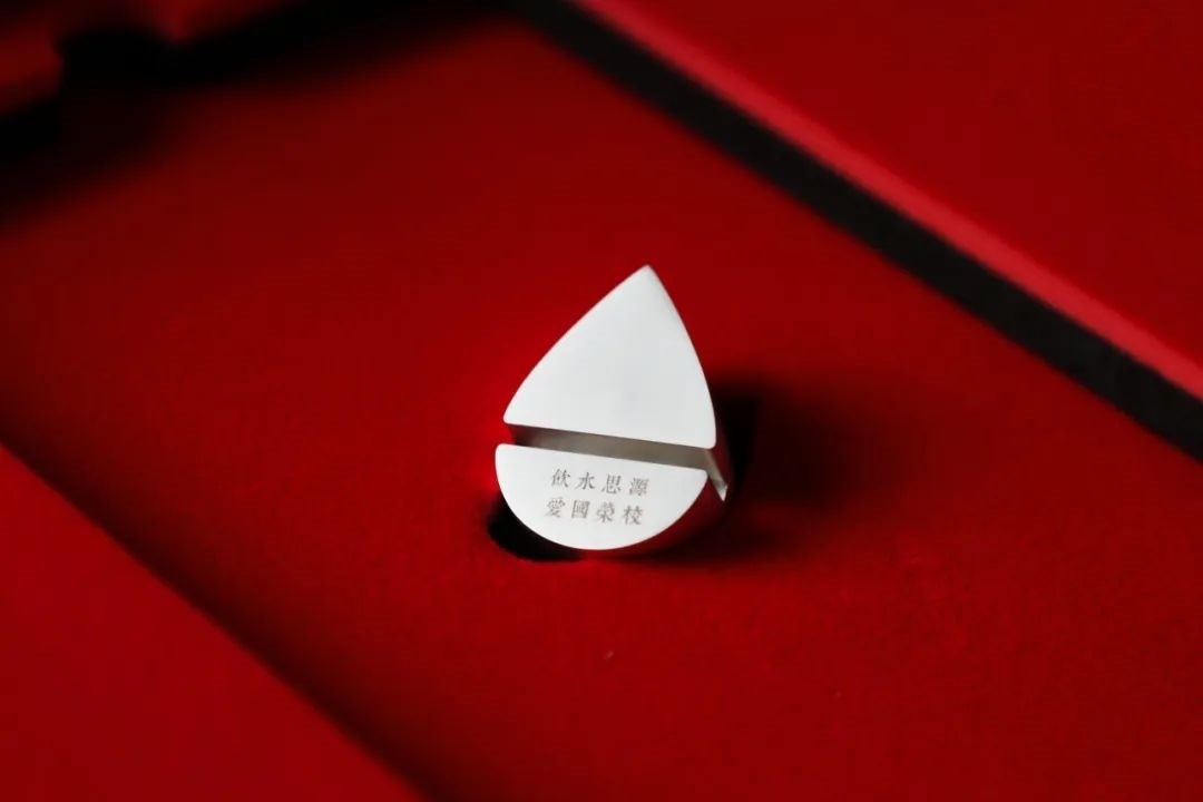 上海交通大學發(fā)布2023年錄取通知書禮盒。校方供圖