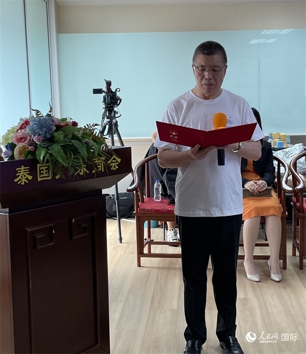 泰國(guó)浙江商會(huì)會(huì)長(zhǎng)祁曉云受泰國(guó)華僑華人和駐泰各級(jí)商會(huì)機(jī)構(gòu)委托發(fā)出倡議，華僑華人群體將積極助力亞運(yùn)會(huì)舉行。人民網(wǎng)記者 劉慧攝