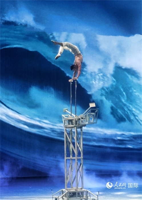 吳橋雜技大世界中的雜技演出。人民網(wǎng) 趙昭攝