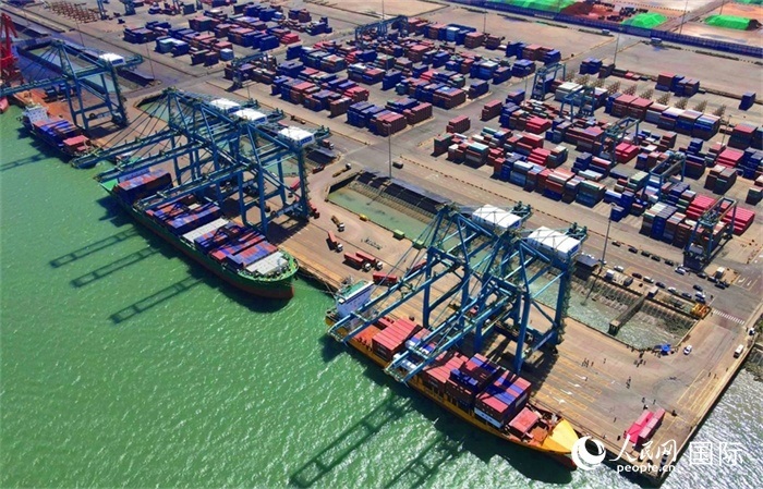 黃驊港綜合港區(qū)航拍圖。人民網(wǎng) 周博攝