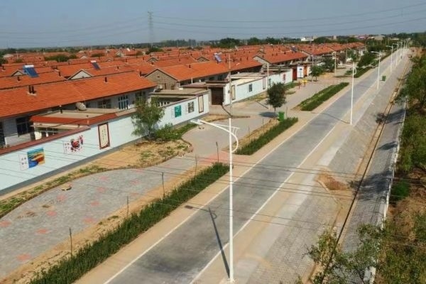 后仙莊村整治后道路整潔，住房整齊劃一