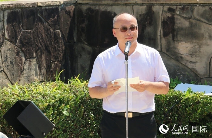 昆明市副市長安恩法在紀(jì)念儀式上致辭。人民網(wǎng) 許可攝