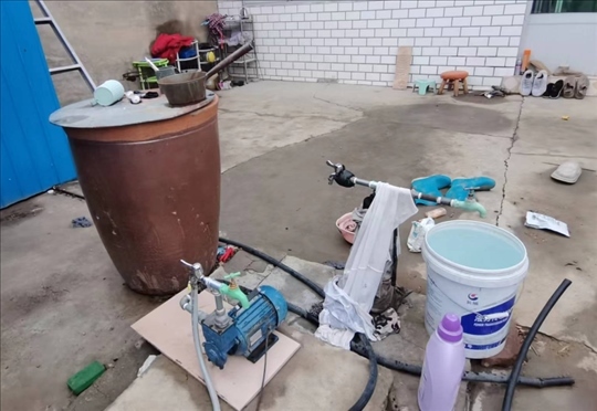 用來抽水的增壓泵。 人民網(wǎng)記者 金慧慧攝