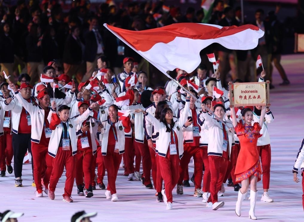 7月28日，印度尼西亞大學(xué)生體育代表團(tuán)在開(kāi)幕式上入場(chǎng)。新華社記者張麗蕓攝