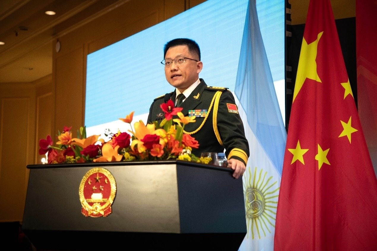 中國駐阿根廷大使館武官劉淼大校致辭。中國駐阿根廷大使館供圖