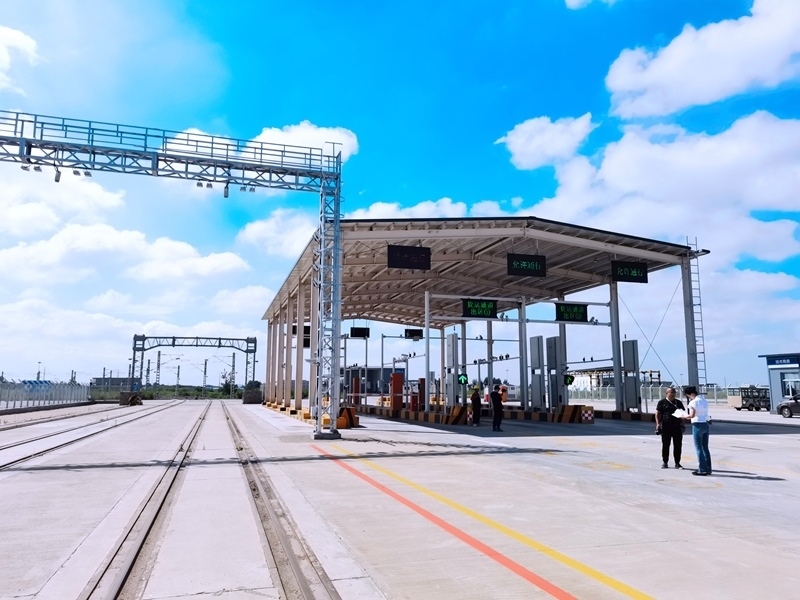 中歐班列（沈陽）集結(jié)中心貨運(yùn)通道。人民網(wǎng)記者 栗翹楚攝