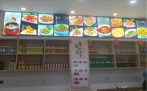 蒲雅社區(qū)食堂內(nèi)。何珊攝