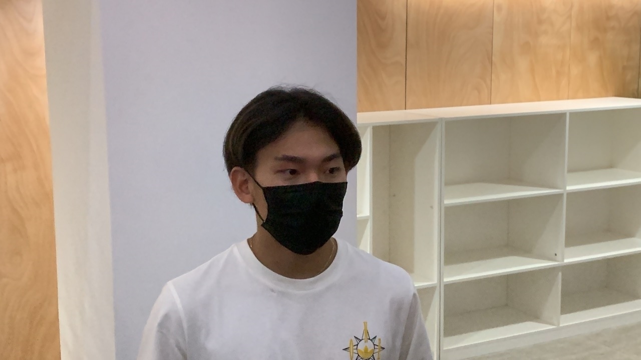 蘇翊鳴接受媒體采訪。荊政崳攝