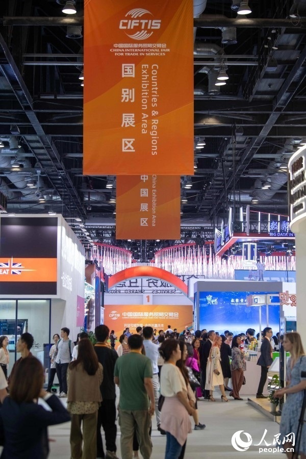 9月2日，服貿(mào)會(huì)國(guó)別展區(qū)，人流如潮。人民網(wǎng)記者 翁奇羽攝