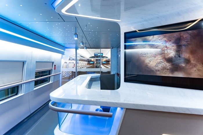 復(fù)興號(hào)亞運(yùn)智能動(dòng)車(chē)組列車(chē)車(chē)廂。上海鐵路局融媒體中心供圖