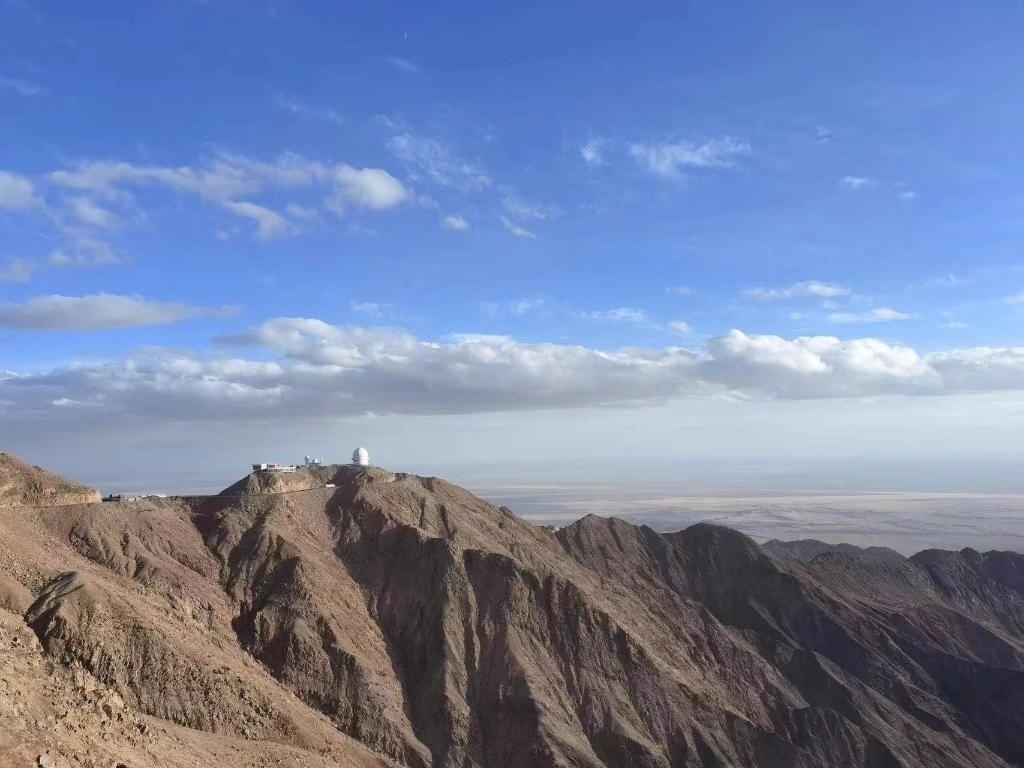 墨子巡天望遠鏡遠景圖。（中國科學技術(shù)大學供圖）