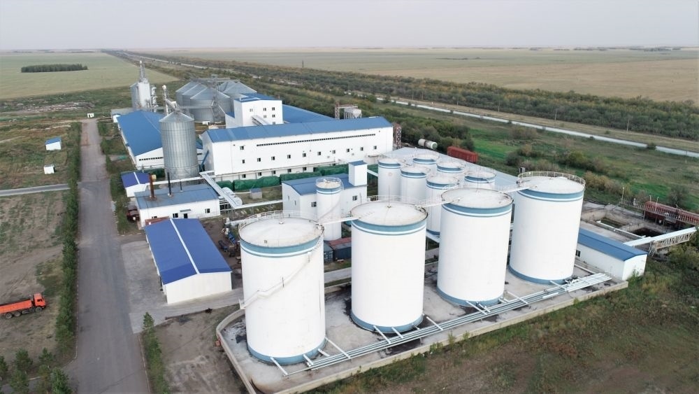 這是2022年9月2日在哈薩克斯坦北哈薩克斯坦州拍攝的愛(ài)菊農(nóng)產(chǎn)品物流加工園區(qū)（無(wú)人機(jī)照片）。新華社發(fā)（奧斯帕諾夫攝）