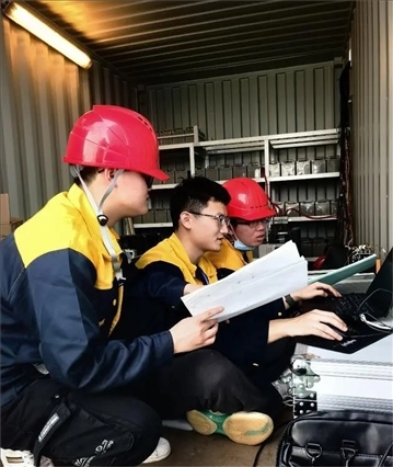 △2022年，長征十一號運載火箭在我國黃海以“一箭五星”方式成功發(fā)射。哈爾濱工程大學船海結(jié)構物安全與舒適性團隊為發(fā)射船進行結(jié)構動態(tài)監(jiān)測。