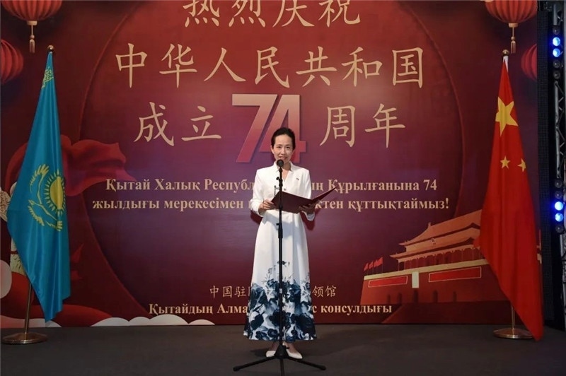 圖為蔣薇總領事致辭。駐阿拉木圖總領館供圖