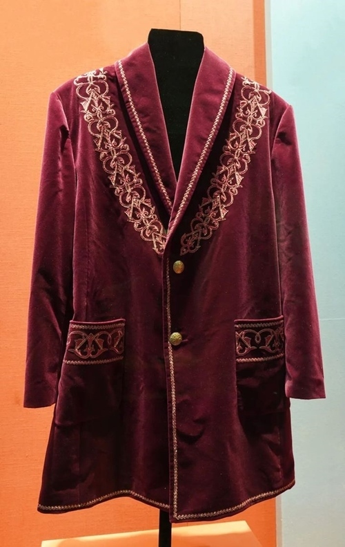 2013年9月，時任哈薩克斯坦總統(tǒng)納扎爾巴耶夫贈送習近平主席的哈薩克斯坦民族服裝。