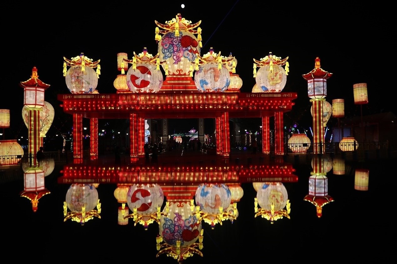 中秋國慶期間，南岳祝融文旅小鎮(zhèn)舉辦祝融花燈節(jié)。曹正平攝