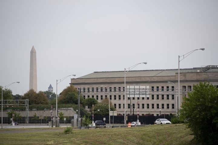 這是2021年8月3日在美國(guó)弗吉尼亞州阿靈頓拍攝的美國(guó)國(guó)防部所在地五角大樓。新華社記者劉杰攝