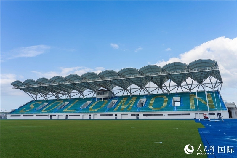 2023年9月12日，位于所羅門群島首都霍尼亞拉的由中土公司承建的中國援所羅門群島2023年太平洋運(yùn)動(dòng)會(huì)體育場(chǎng)館。人民網(wǎng) 賀吉攝