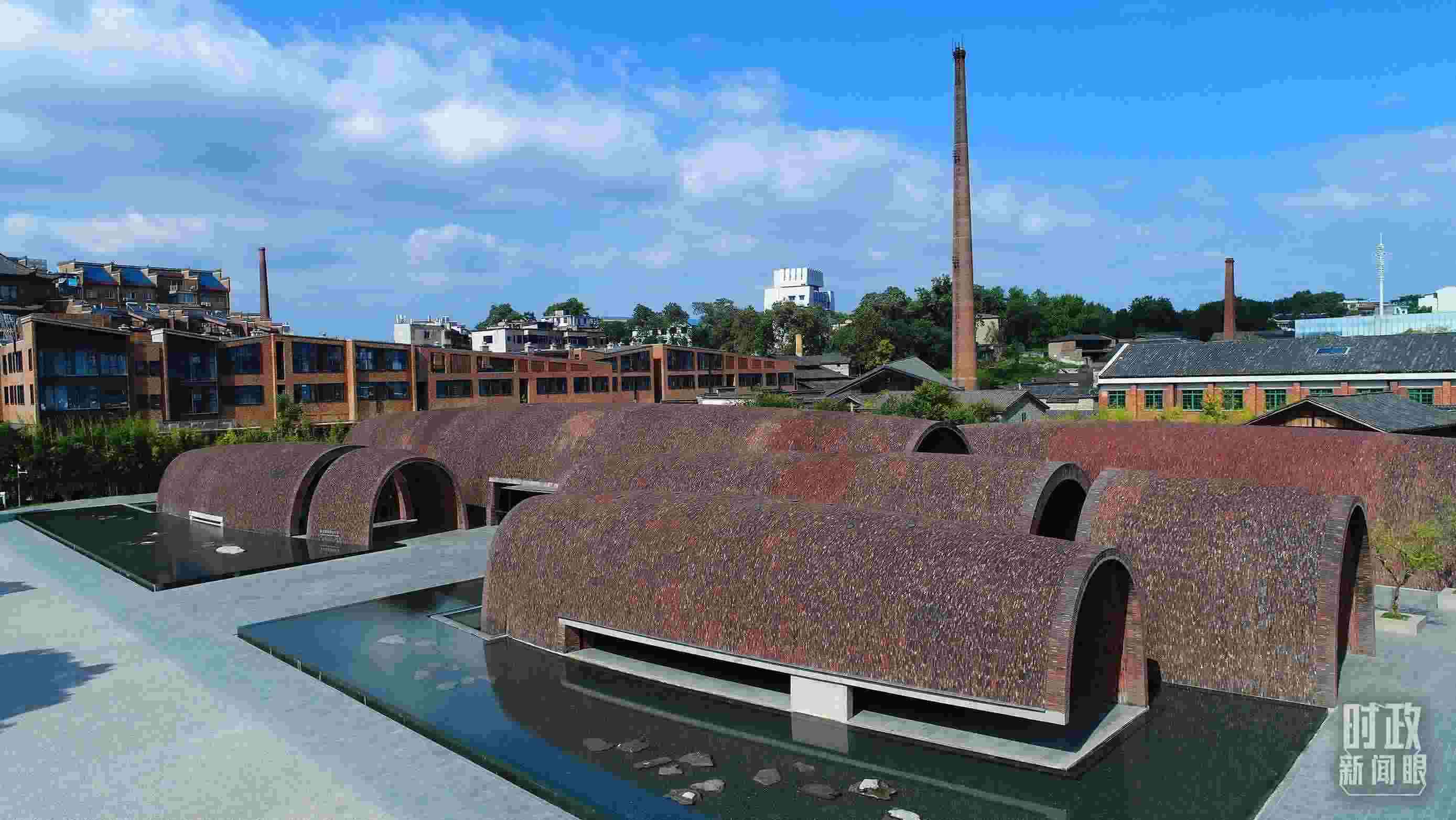 △街區(qū)內(nèi)的博物館，借鑒了景德鎮(zhèn)清代獨創(chuàng)的蛋形柴窯構(gòu)造特點。（總臺央視記者范凱拍攝）