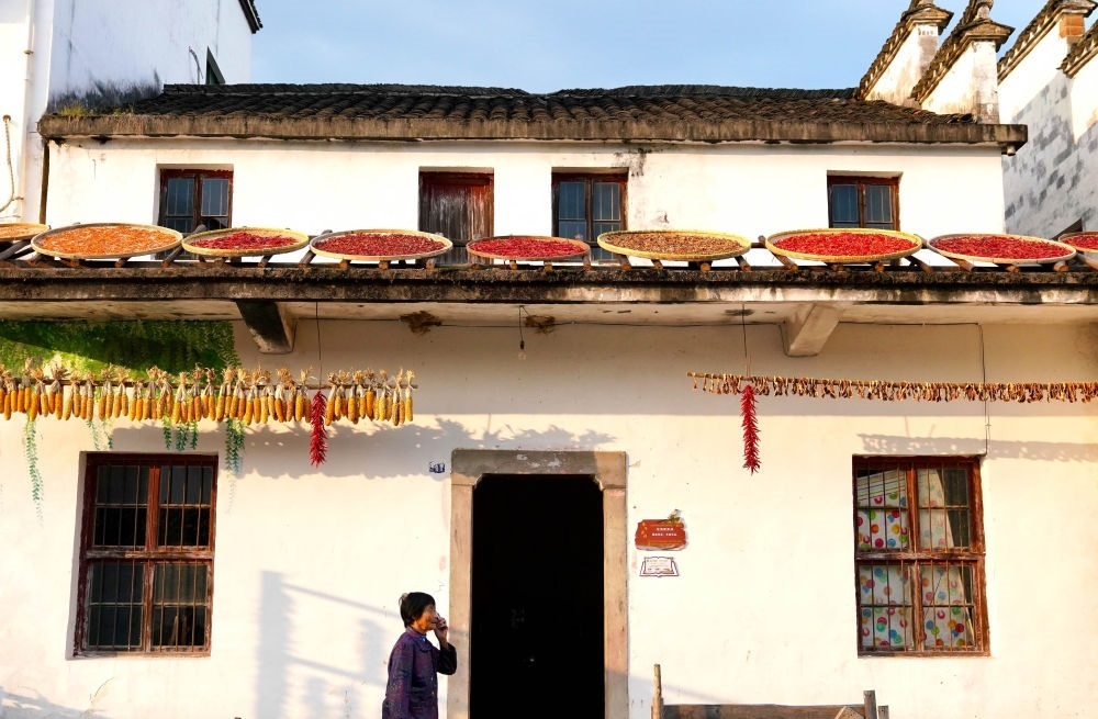 婺源縣王村石門自然村一角（2023年10月11日攝）。