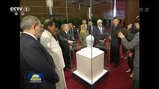 2019年5月15日，中外領(lǐng)導(dǎo)人共同參觀“大美亞細亞——亞洲文明展”。（視頻截圖）