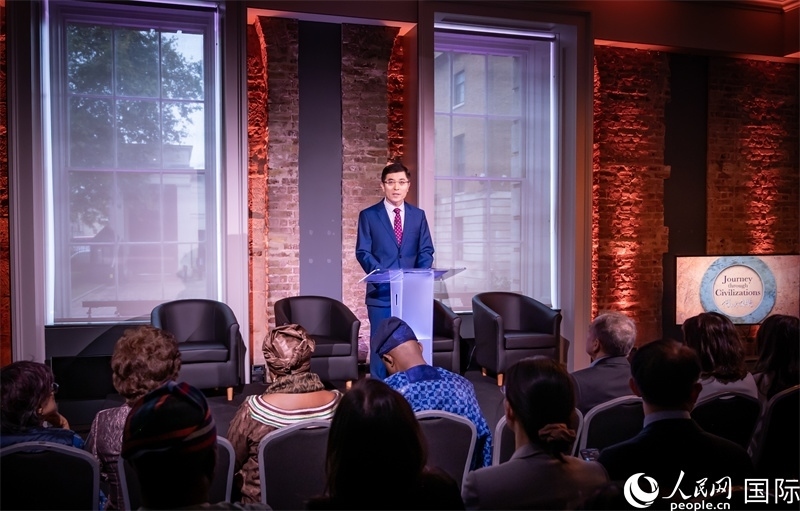 中國駐英國使館臨時代辦楊曉光致辭。人民網(wǎng) 郭錦標(biāo)攝