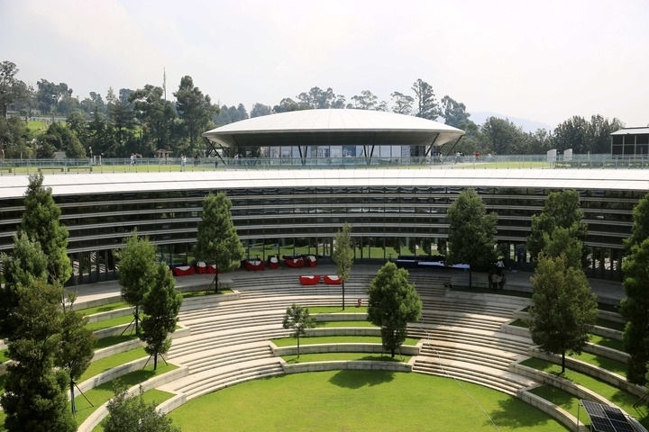 這是在埃塞俄比亞首都亞的斯亞貝巴拍攝的河岸綠色發(fā)展項(xiàng)目設(shè)施之一科技博物館（9月16日攝）。新華社記者 汪平 攝