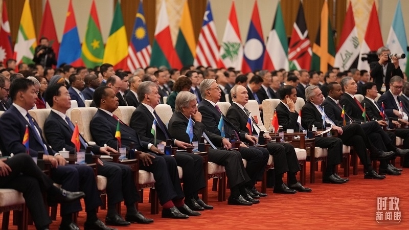 △18日上午，外方領導人在開幕式上聆聽習近平主席主旨演講。（總臺國廣記者李晉拍攝）