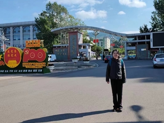 北京交通大學(xué)退休教師李唐軍在西昌學(xué)院。校方供圖