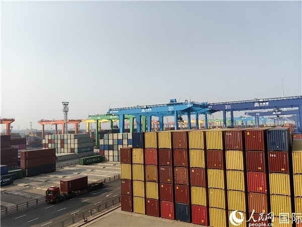 天津港北疆港區(qū)C段智能化集裝箱碼頭。人民網(wǎng)記者 符園園攝