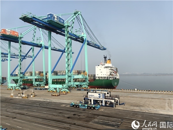 天津港北疆港區(qū)C段智能化集裝箱碼頭。人民網(wǎng)記者 符園園攝