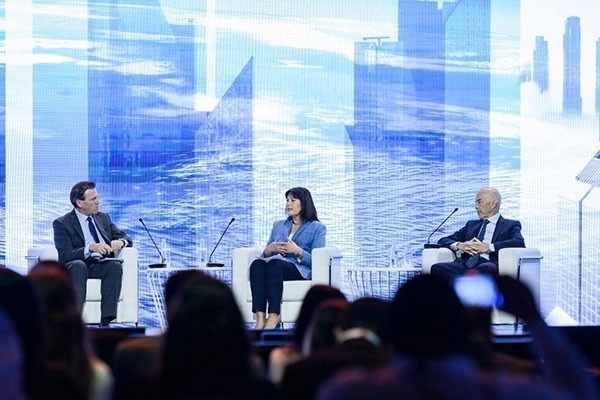 牛津大學(xué)研究全球化與發(fā)展問題的教授伊恩·戈爾?。ㄓ乙唬┍硎?，全球格局的變化是結(jié)構(gòu)性的，各國特別是西方國家必須順應(yīng)變化。迪拜商會供圖