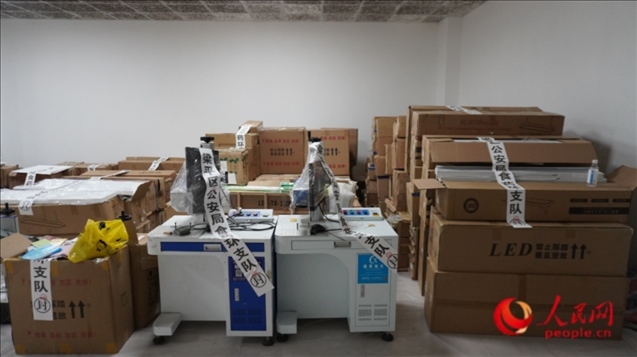 查封的假冒品牌燈具等。人民網(wǎng) 肖聰聰 攝